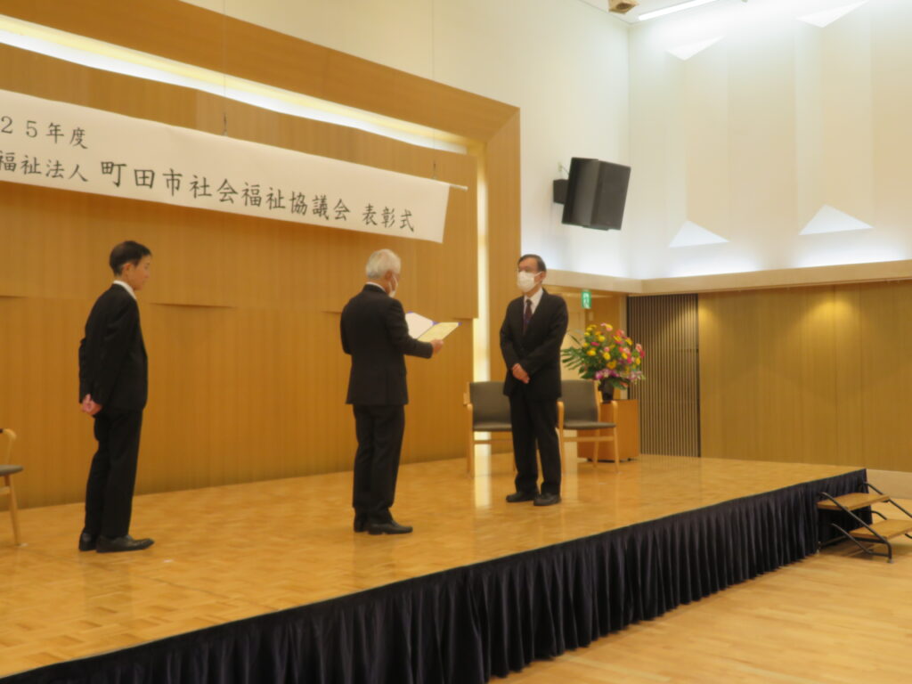 練習をする本会会長と事務局長